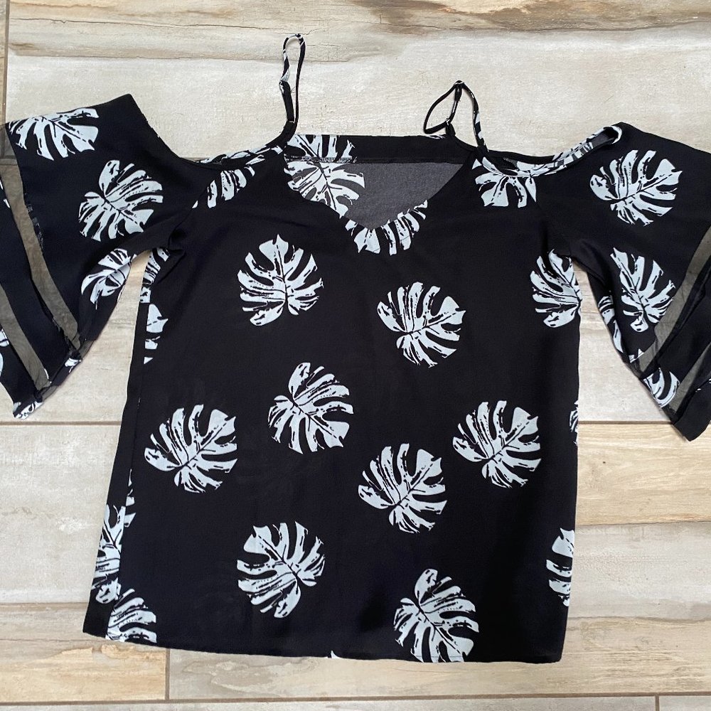 NWOT White & Black Polynesian/Hawaiian/Aloha Print Sexy Cold Shoulder Top